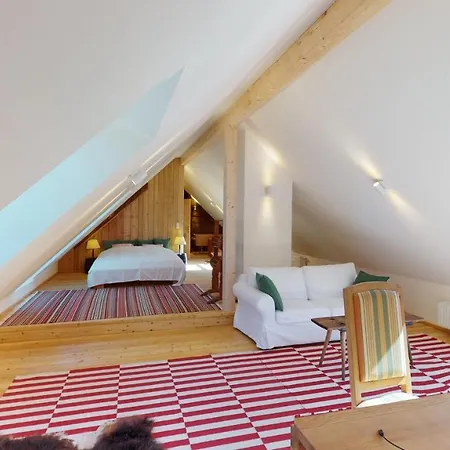 아파트 Charmante Gaestewohnung In Altem In Alpiner Alleinlage *