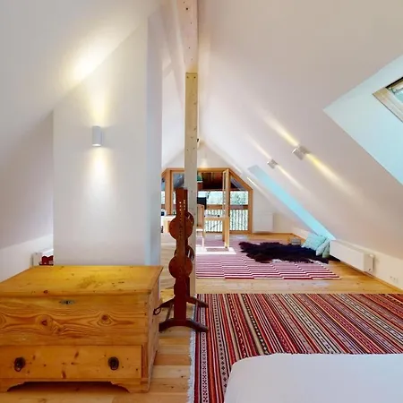 아파트 Charmante Gaestewohnung In Altem In Alpiner Alleinlage *