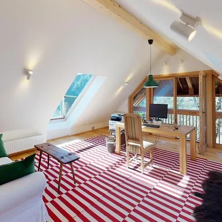 Charmante Gaestewohnung In Altem In Alpiner Alleinlage 아파트 *