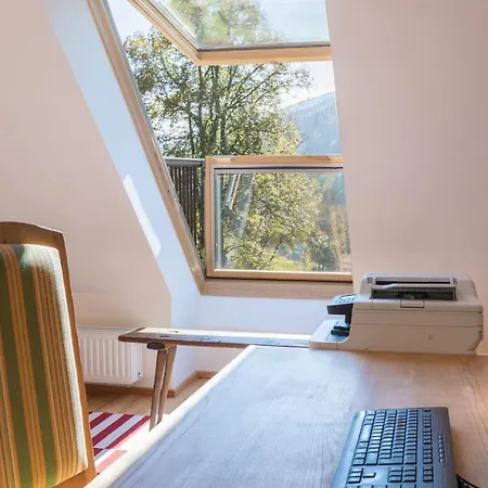 아파트 Charmante Gaestewohnung In Altem In Alpiner Alleinlage