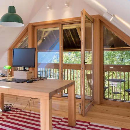 Charmante Gaestewohnung In Altem In Alpiner Alleinlage 아파트