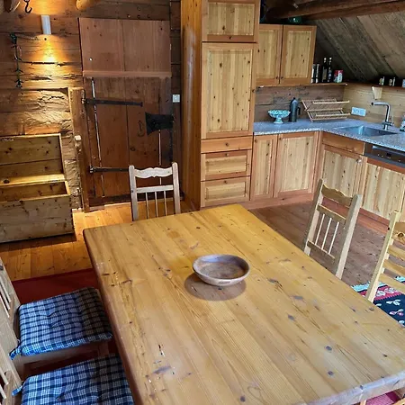 Lejlighed Charmante Gaestewohnung In Altem In Alpiner Alleinlage