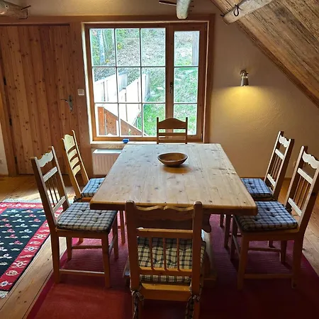 Charmante Gaestewohnung In Altem In Alpiner Alleinlage *