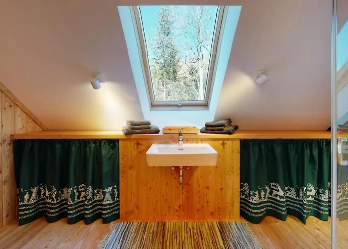 Charmante Gaestewohnung In Altem In Alpiner Alleinlage Daire