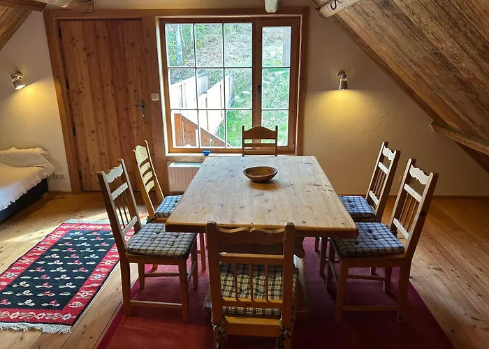 Charmante Gaestewohnung In Altem In Alpiner Alleinlage *